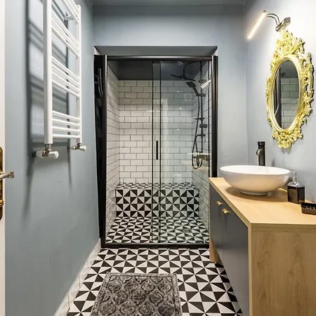 Superb In The Heart Of Cihangir Apartment *