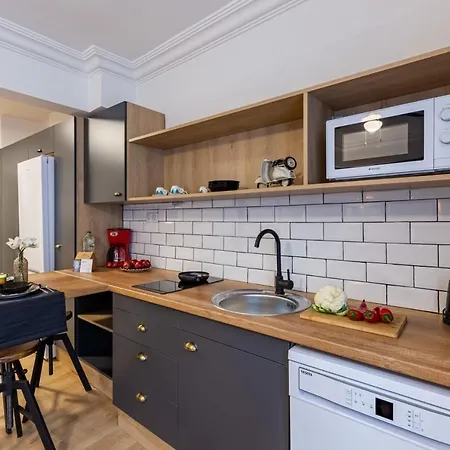 Superb In The Heart Of Cihangir Appartement